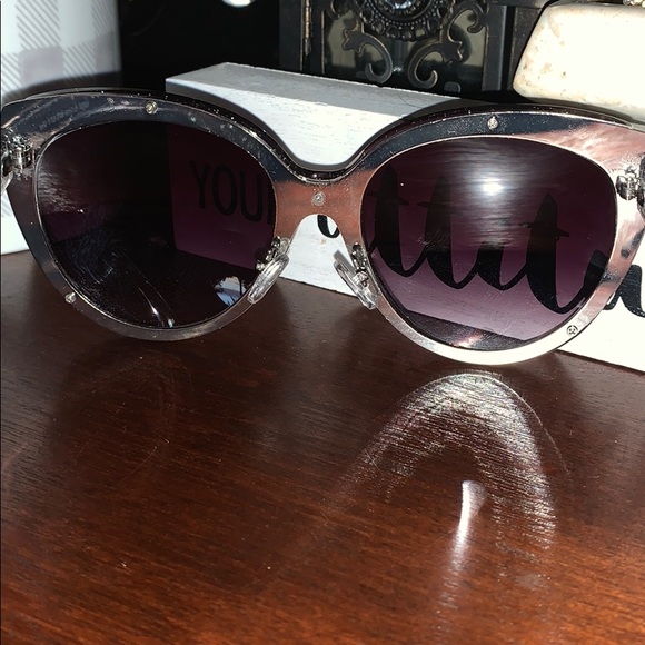 AJ Morgan ASOS dark gray glitter cateye sunglasses - Picture 5 of 5